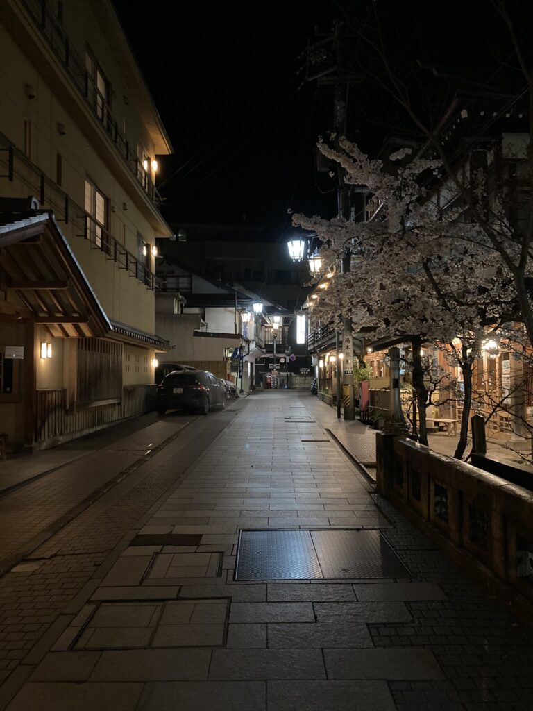 夜の渋温泉街